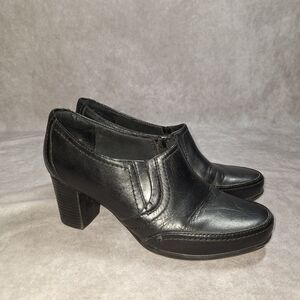 Clarks Ankle Booties Black Leather Heel Slip On Womens Size 8M #65859